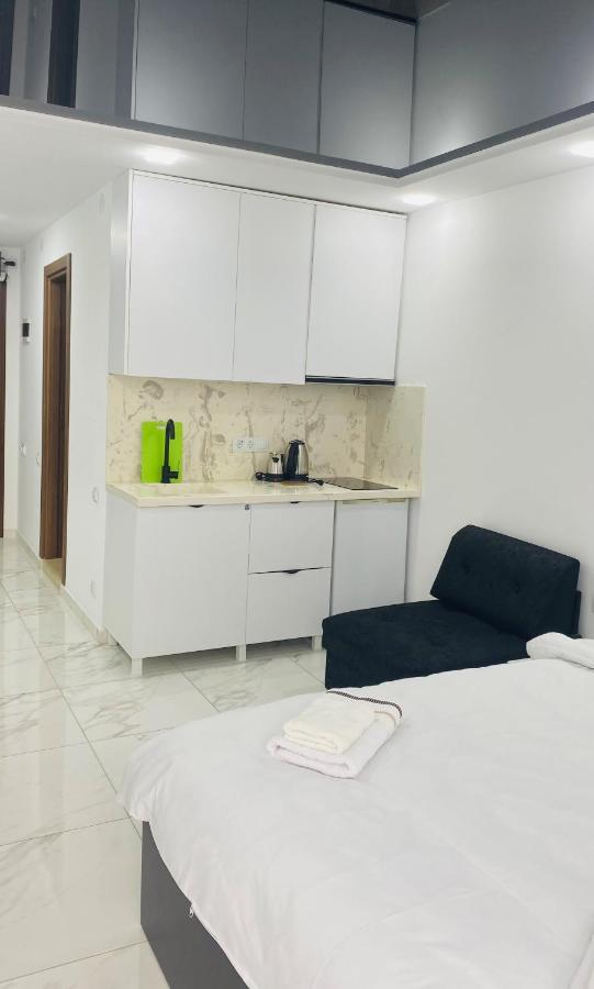 Sea View Studio Apartment In Orbi Residence Batumi Bagian luar foto