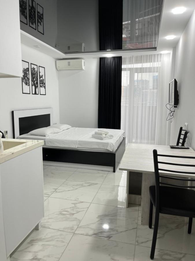 Sea View Studio Apartment In Orbi Residence Batumi Bagian luar foto