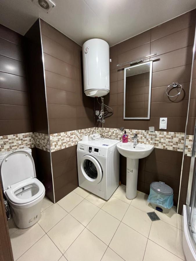 Sea View Studio Apartment In Orbi Residence Batumi Bagian luar foto
