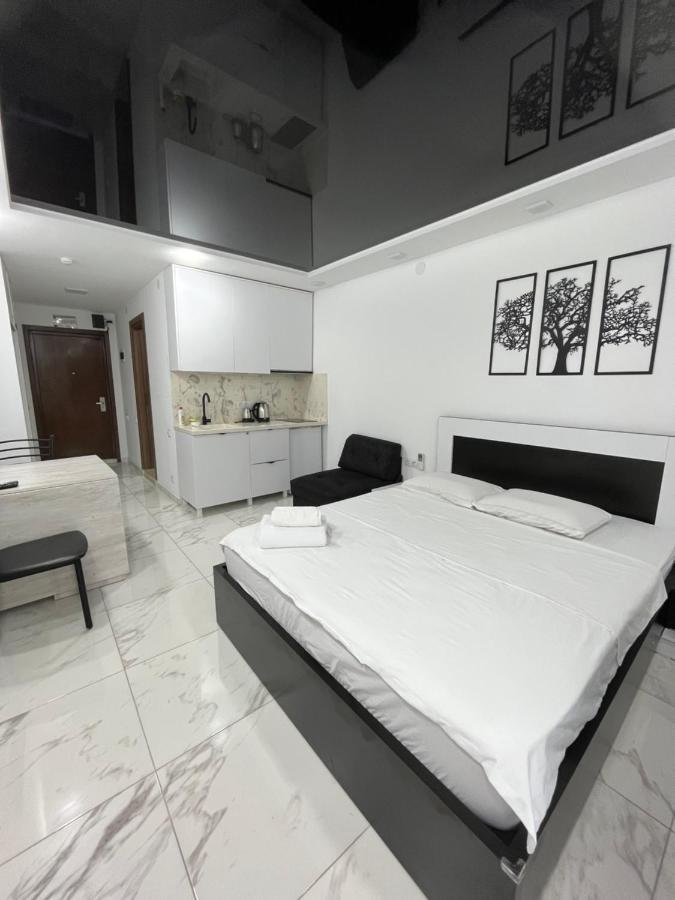 Sea View Studio Apartment In Orbi Residence Batumi Bagian luar foto